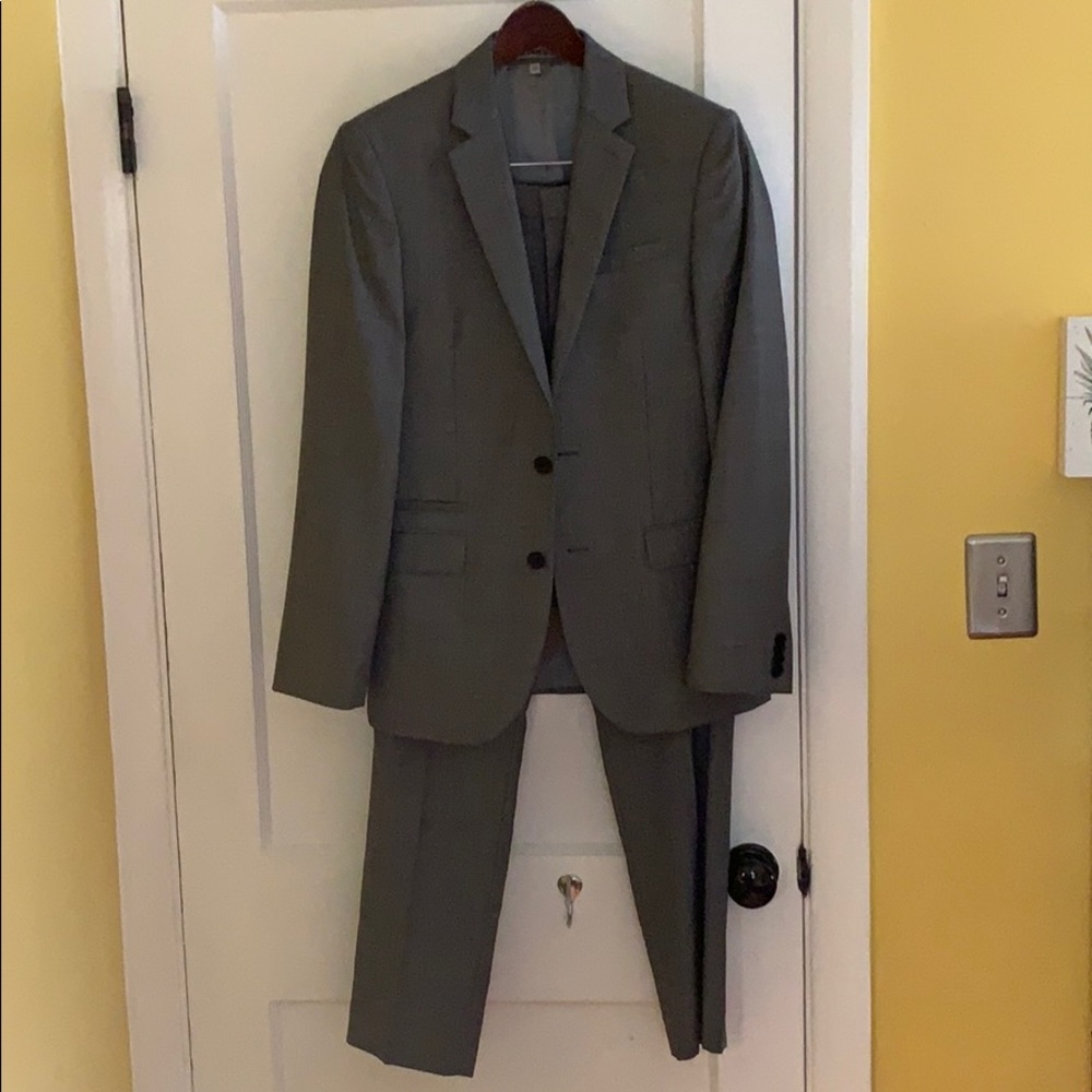 EXPRESS Men’s Light Grey Suit